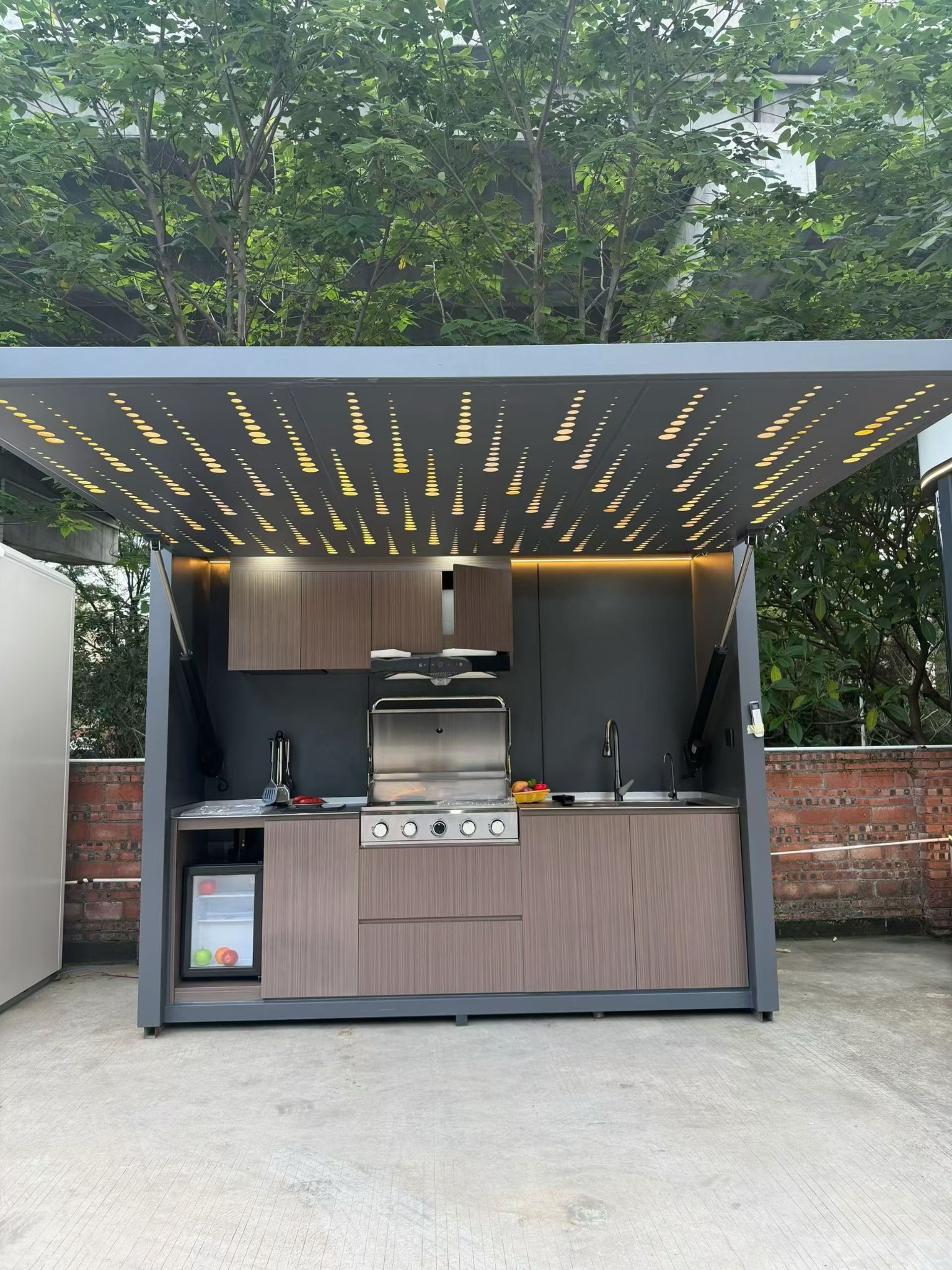 Outdoor kitchen